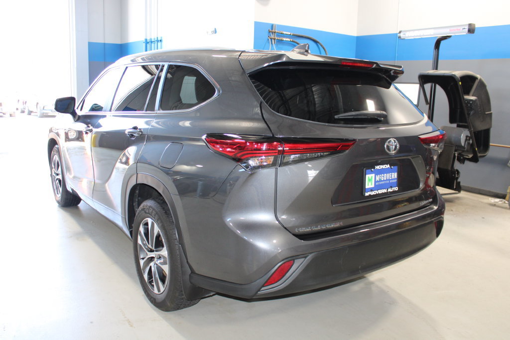 Used 2023 Toyota Highlander XLE AWD/4WD image 22