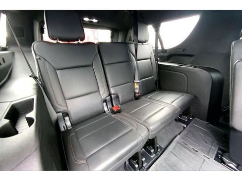 Used 2025 Chevrolet Suburban High Country AWD/4WD image 30