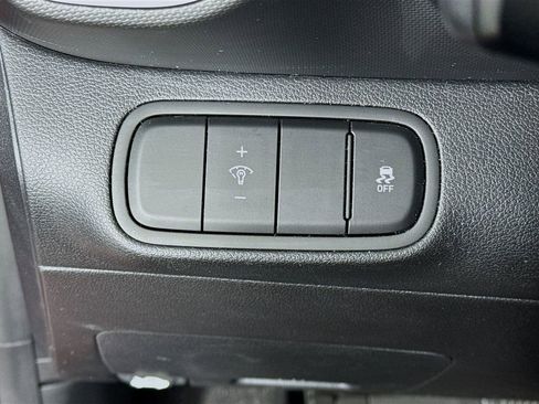 Used 2023 Hyundai Venue Limited image 10