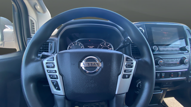 Used 2022 Nissan Titan SV AWD/4WD image 16
