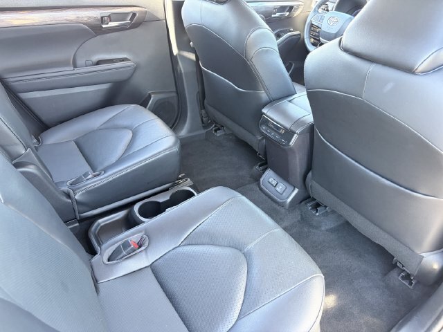 Used 2023 Toyota Highlander Limited FWD image 15