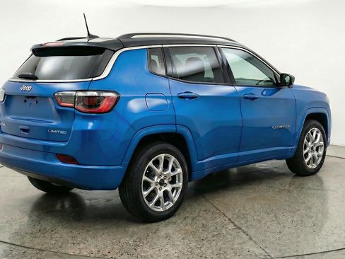 Used 2025 Jeep Compass Limited image 9