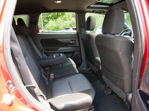 Used 2018 Mitsubishi Outlander LE AWD/4WD image 9