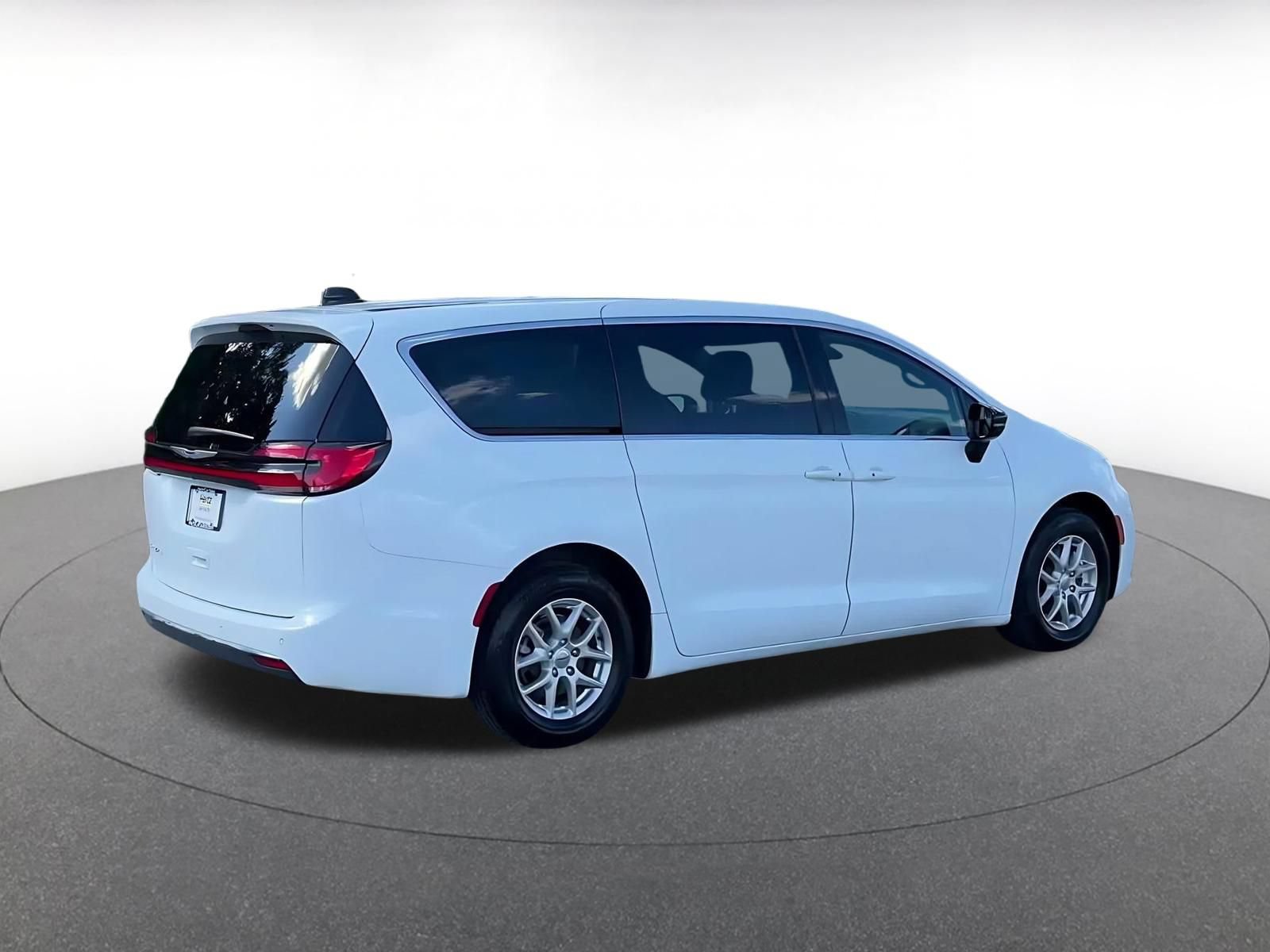Used 2025 Chrysler Pacifica Select FWD image 14