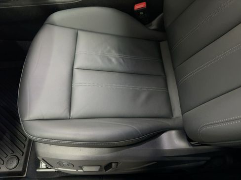 Used 2025 Audi Q5 Premium w/ Convenience Package image 14