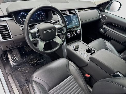 Used 2024 Land Rover Discovery S image 7