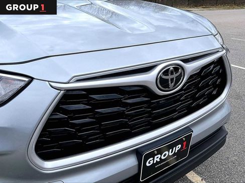 Certified 2021 Toyota Highlander LE AWD/4WD image 32