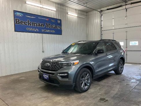 Certified 2024 Ford Explorer XLT w/ Equipment Group 202A AWD/4WD image 1