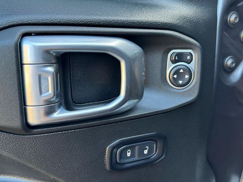 Used 2022 Jeep Wrangler Unlimited Sport AWD/4WD image 15