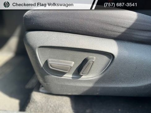 Used 2023 Toyota Highlander LE image 22