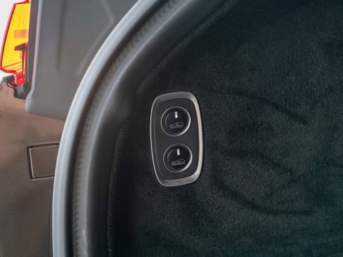 Used 2021 Aston Martin DBX image 41