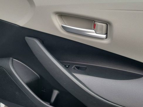 Used 2021 Toyota Corolla LE image 16