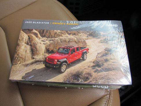 Used 2023 Jeep Gladiator Rubicon w/ Cold Weather Group image 33