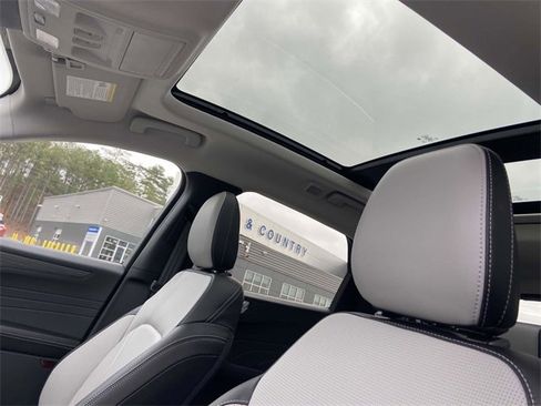 New 2025 Ford Escape SE w/ PHEV Premium Package image 12