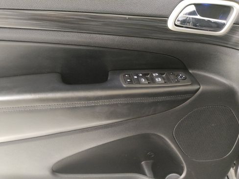 Used 2021 Jeep Grand Cherokee Laredo image 27