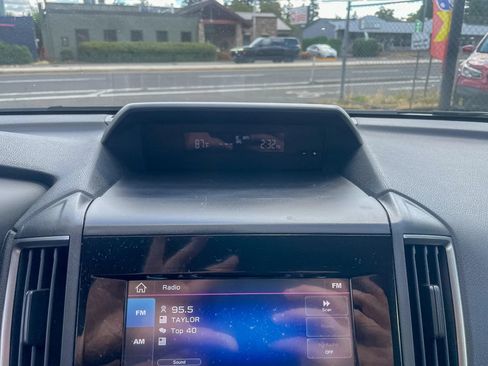 Used 2019 Subaru Crosstrek 2.0i Premium AWD/4WD image 19