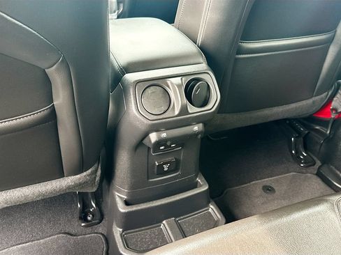 Used 2023 Jeep Wrangler Unlimited Sahara AWD/4WD image 28