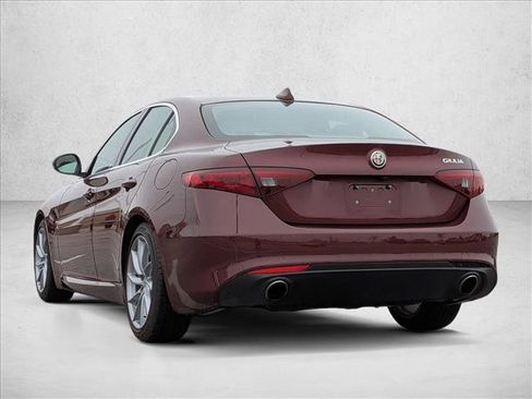 Used 2017 Alfa Romeo Giulia image 7