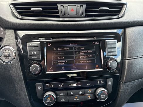 Used 2018 Nissan Rogue SV AWD/4WD image 34