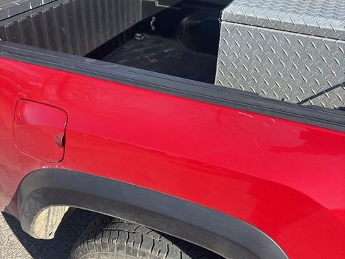 Used 2019 Toyota Tacoma SR w/ SX Package image 8