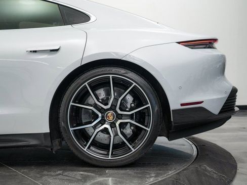 Used 2022 Porsche Taycan Turbo S image 13