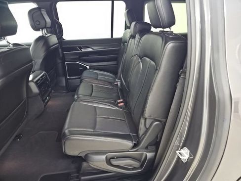 Used 2024 Jeep Wagoneer L Series II w/ Flexible Seating Group AWD/4WD image 3
