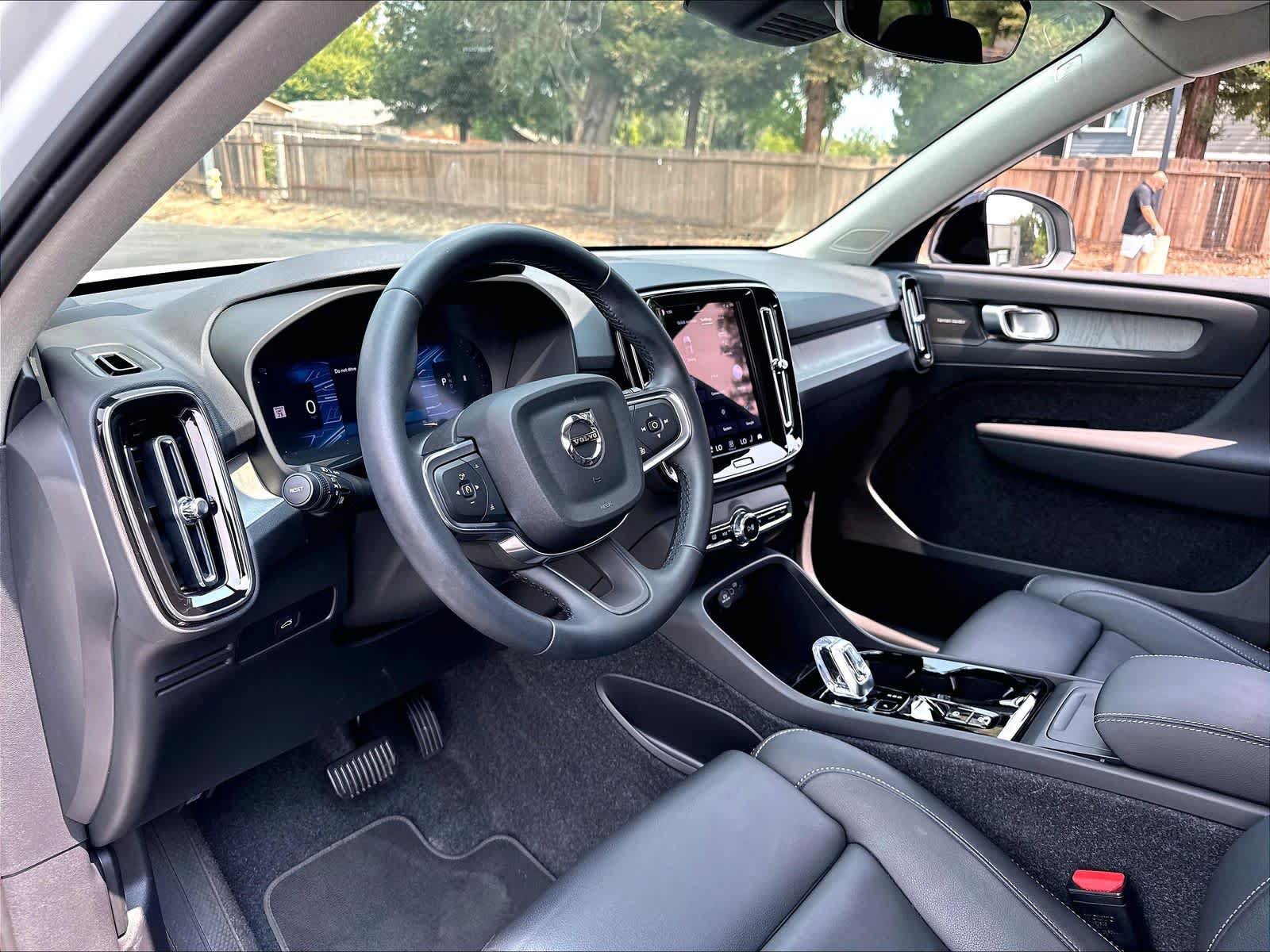 Used 2025 Volvo XC40 B5 Ultra AWD/4WD image 18