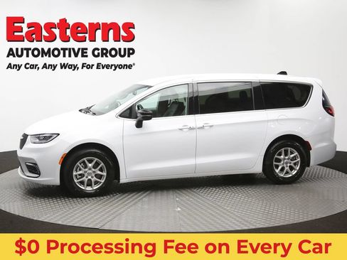 Used 2024 Chrysler Pacifica Touring-L FWD image 60