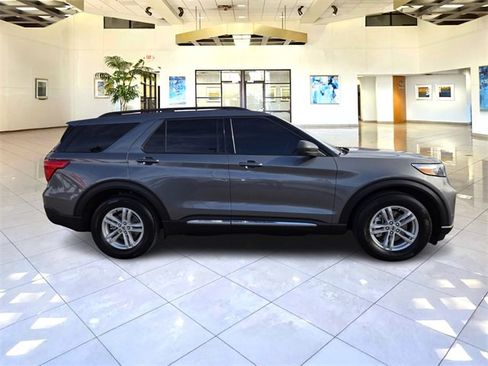 Used 2023 Ford Explorer XLT w/ Equipment Group 202A image 8