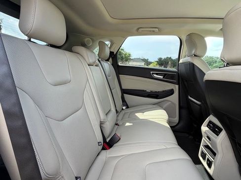 Used 2018 Ford Edge Titanium w/ Equipment Group 302A FWD image 17