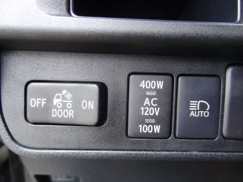 Used 2019 Toyota Tacoma TRD Off-Road w/ Technology Package AWD/4WD image 15