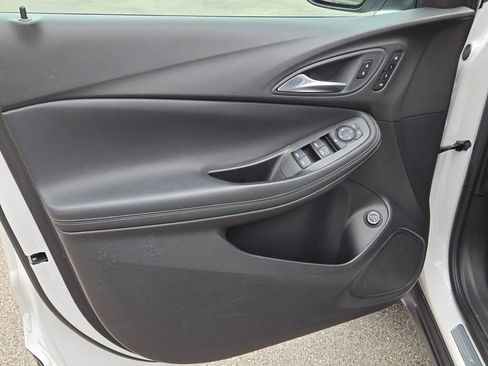 Used 2022 Buick Encore GX Essence w/ Experience Buick Package image 27