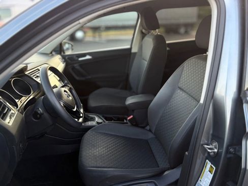 Used 2018 Volkswagen Tiguan S image 11
