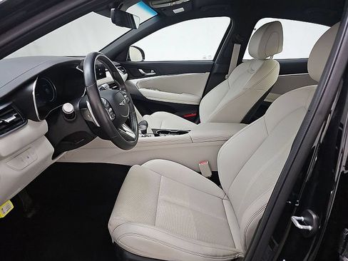 Used 2025 Genesis G70 2.5T image 6