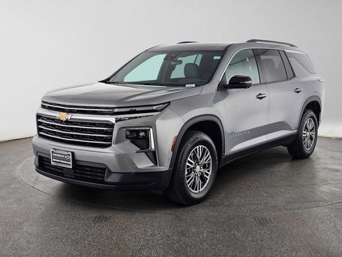 Used 2026 Chevrolet Traverse LT w/ Enhanced Driving Package FWD image 7