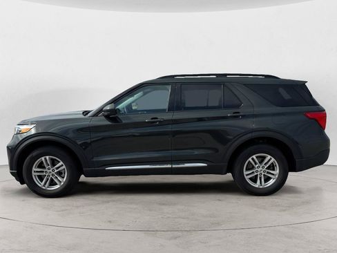 Used 2024 Ford Explorer XLT w/ Equipment Group 202A AWD/4WD image 4