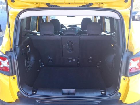 Used 2016 Jeep Renegade Latitude image 9