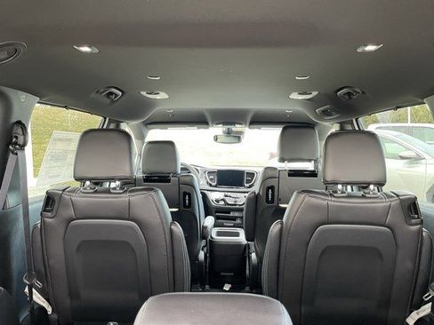 New 2026 Chrysler Pacifica Select image 11