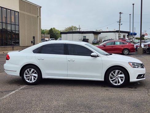 Used 2018 Volkswagen Passat 2.0T SE FWD image 10