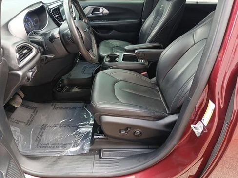 Used 2020 Chrysler Pacifica Touring-L Plus FWD image 45