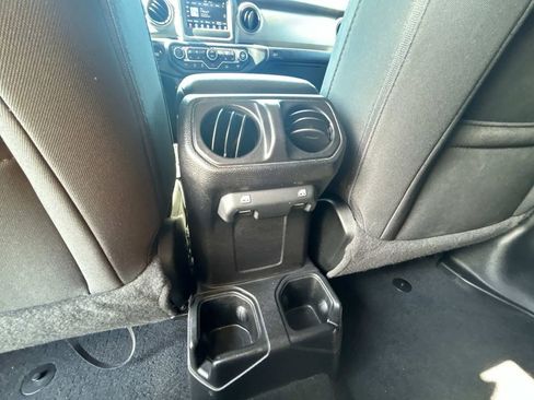 Used 2021 Jeep Gladiator Willys image 14