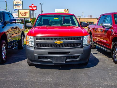 Used 2013 Chevrolet Silverado 1500 W/T RWD image 2