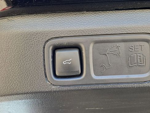 Used 2024 Ford Expedition Max XLT image 12