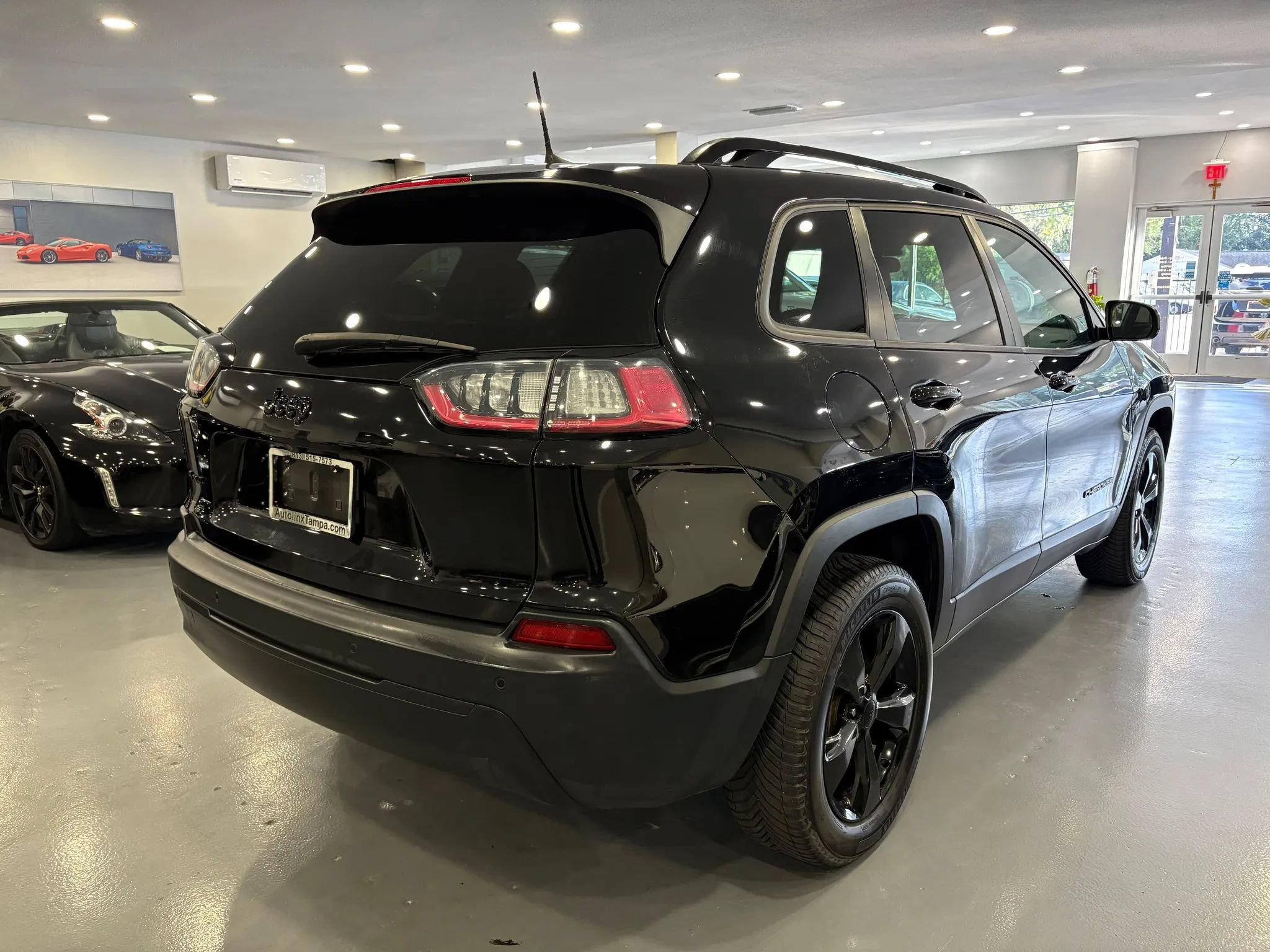 Used 2020 Jeep Cherokee Latitude Plus AWD/4WD image 7