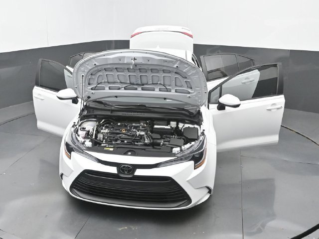Used 2025 Toyota Corolla LE FWD image 31