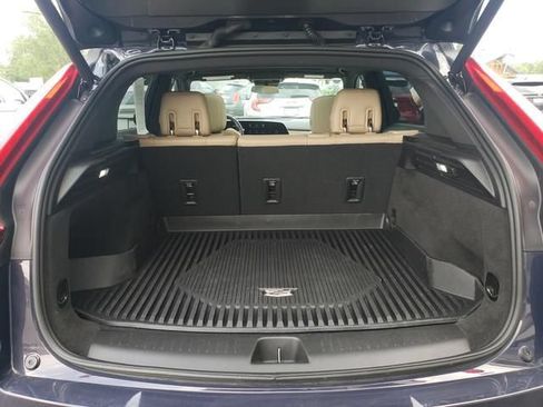 Used 2024 Cadillac XT4 Luxury w/ Cold Weather Package AWD/4WD image 5