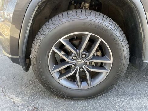 Used 2017 Jeep Grand Cherokee Limited image 7