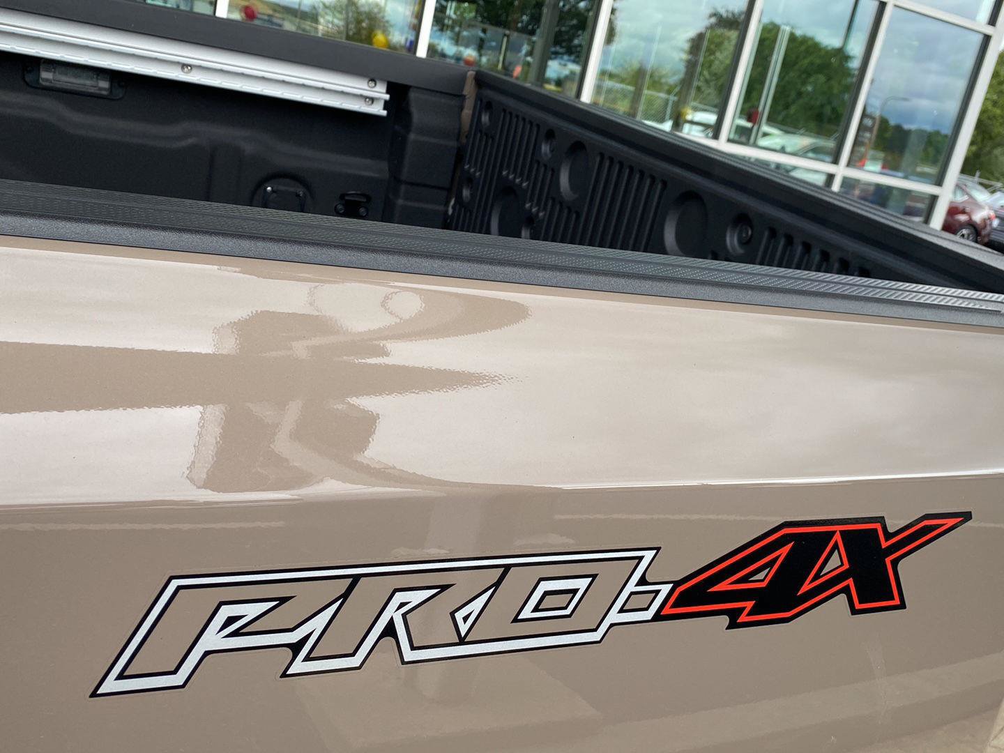 Certified 2023 Nissan Frontier PRO-4X w/ Pro Convenience Package AWD/4WD image 12