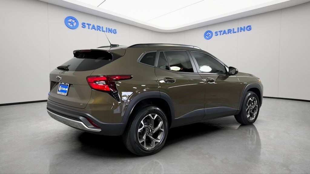 Certified 2024 Chevrolet Trax LT w/ Driver Confidence Package FWD image 18
