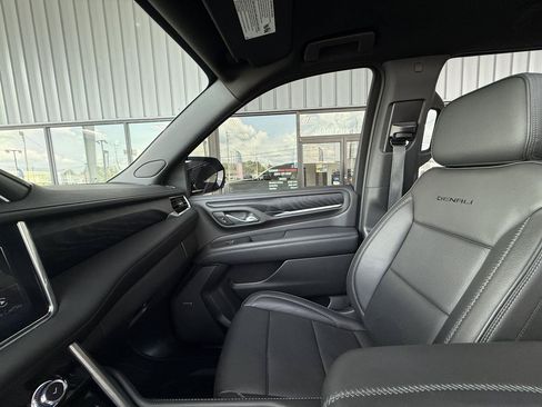 Used 2022 GMC Yukon Denali w/ Advanced Technology Package AWD/4WD image 28
